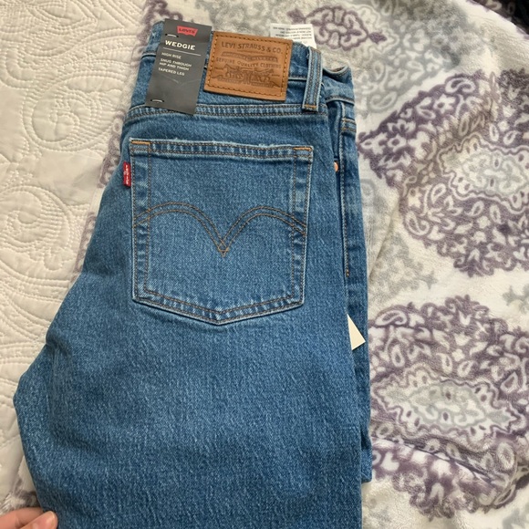 Levi Wedgie Jeans - Picture 2 of 4